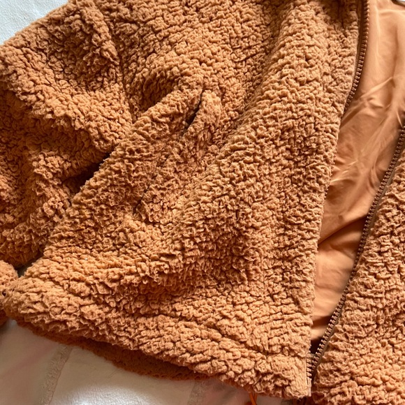 URBAN OUTFITTERS fuzzy jacket - Picture 3 of 4